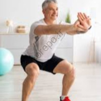 چطور بعد از ۴۰ سالگی انعطاف‌پذیری مفاصل را با ۱۰ دقیقه تمرین روزانه حفظ کنیم