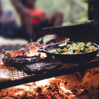 غذاهایی که با حداقل تجهیزات روی آتش یا گاز سفری می‌توان آماده کرد؟